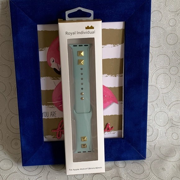 NWT Gold Studded Silicone Band for Apple Watch - Picture 7 of 7